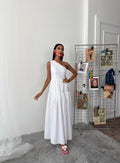 Robe longue asymétrique blanche élégante