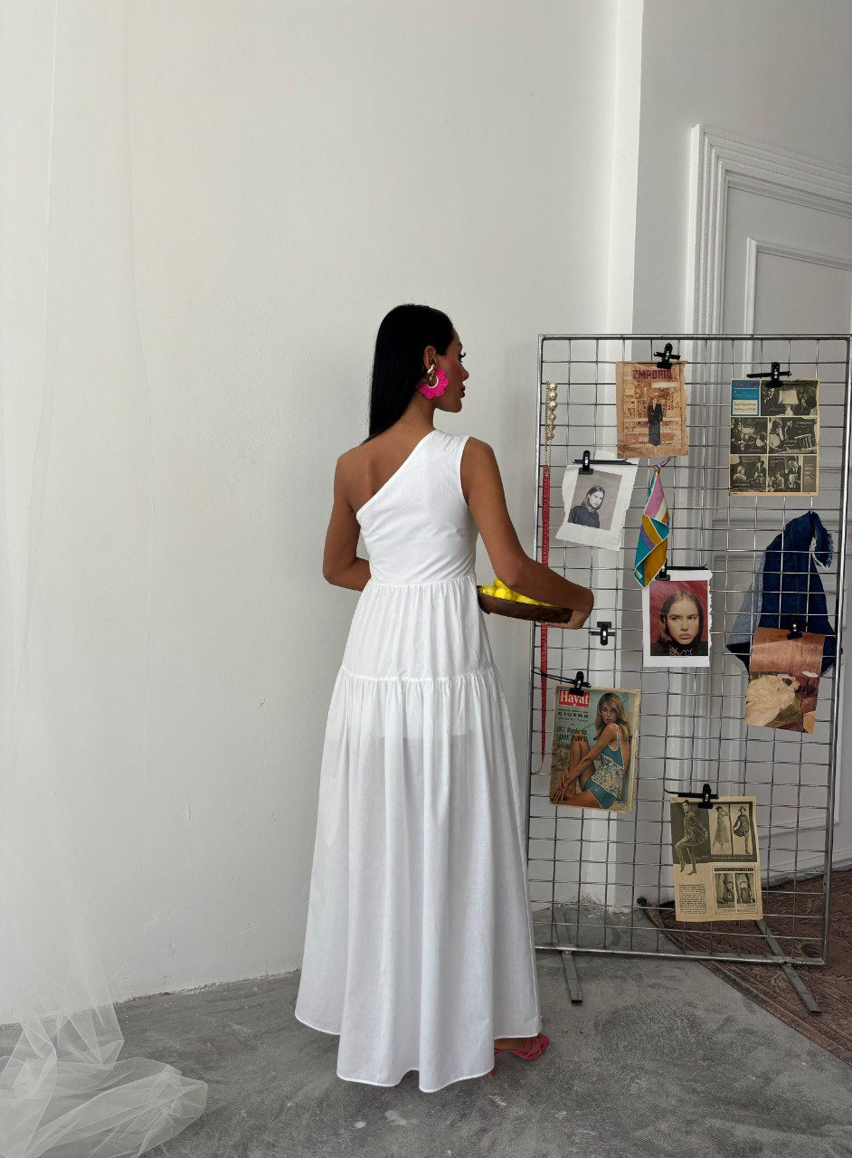 Robe longue asymétrique blanche élégante